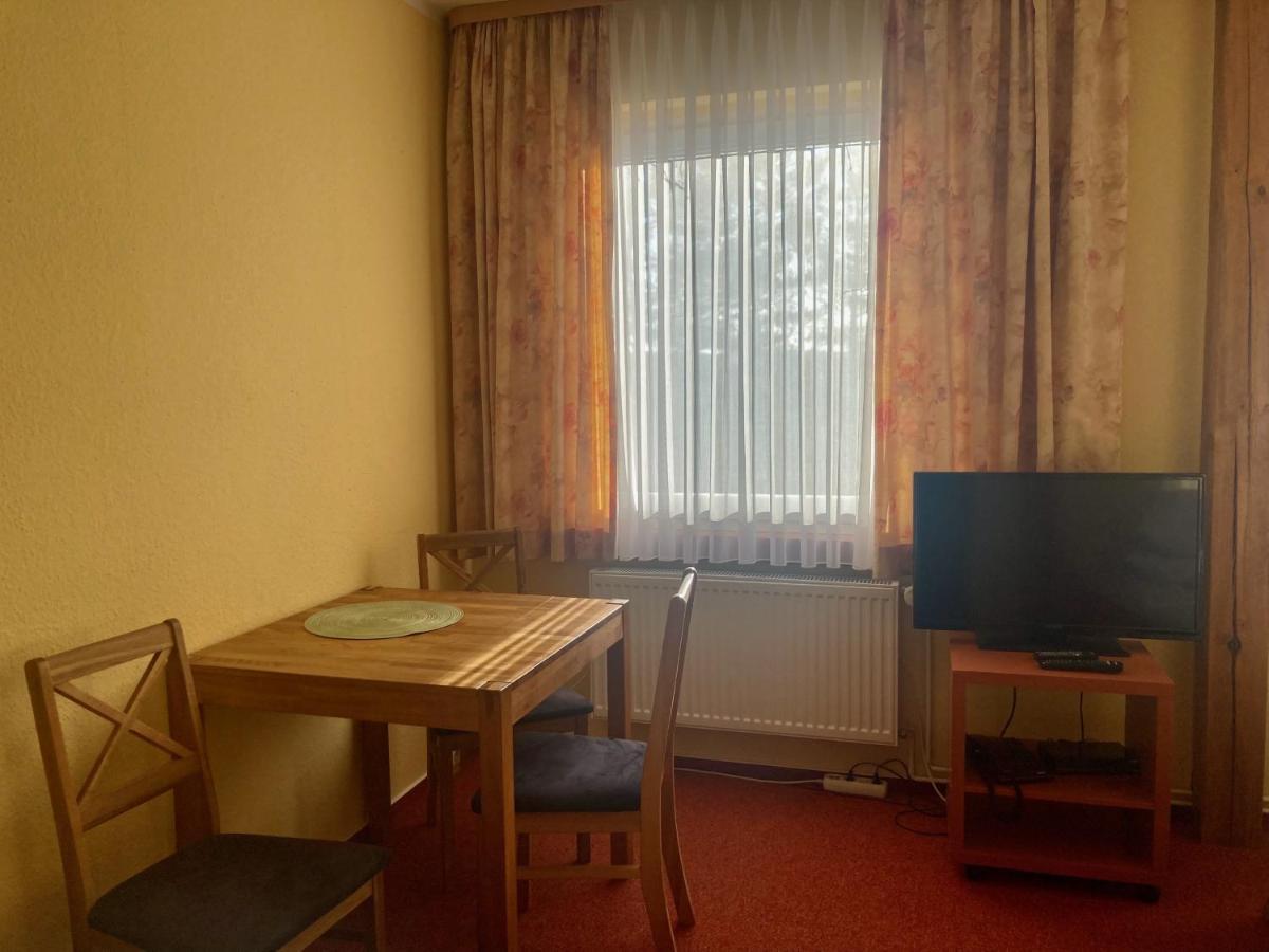 Pension Zur Fledermaus Waren  Buitenkant foto